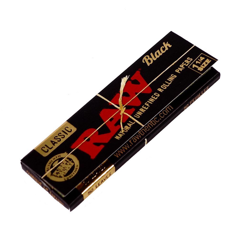 RAW BLACK CLASSIC 1 1/4 NATURAL UNREFINED ROLLING PAPERS(24CT)